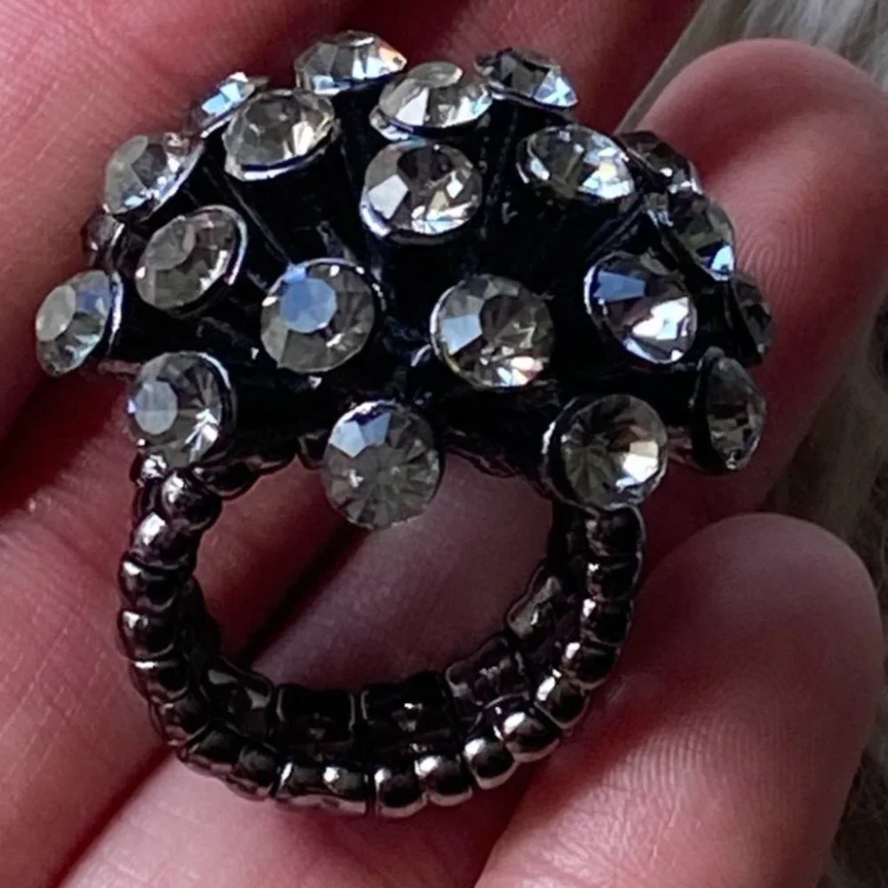 🟣 (2/$20) - Gorgeous Black tone with gems Statement Stretch Ring - One Size